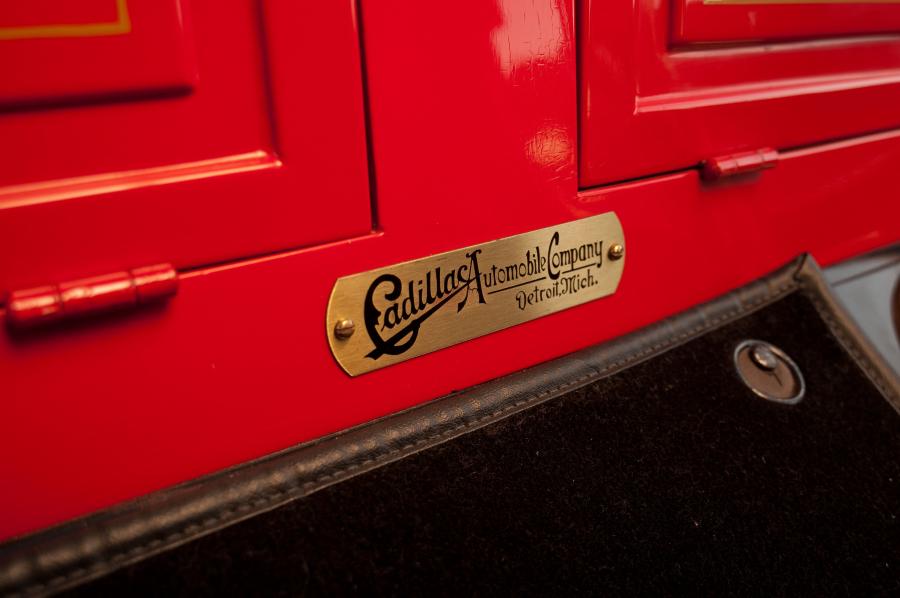 Cadillac Model A Rear-Entry Tonneau Red 1903 года  (фото 12 из 15)